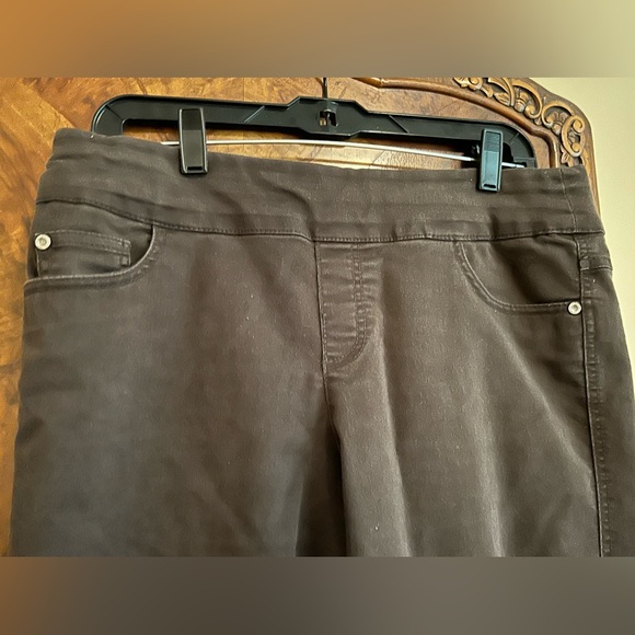 Intro. brown pull on pants with front pockets Size 12 - Picture 4 of 6